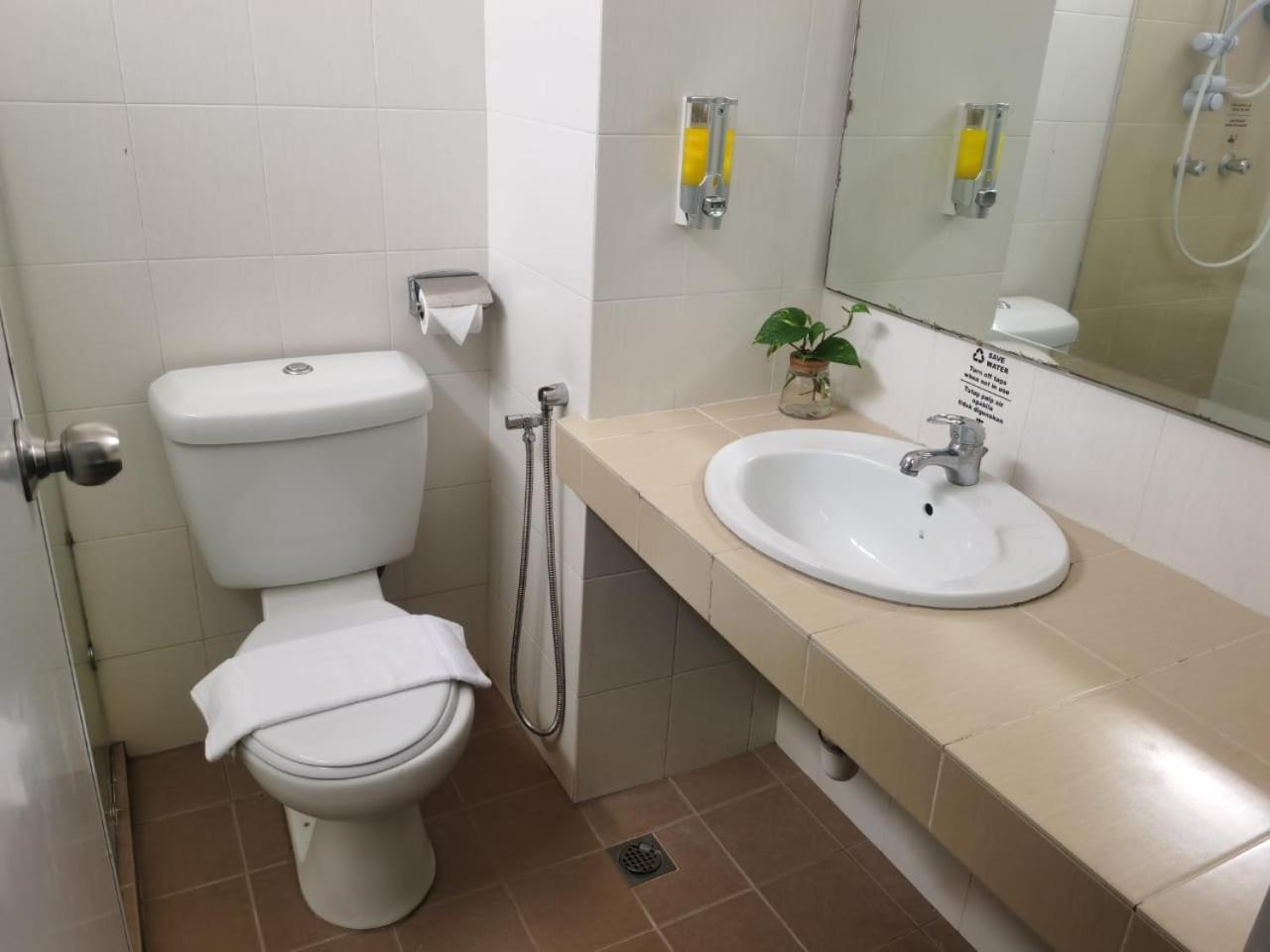 Lovita Hotel Kuantan Extérieur photo